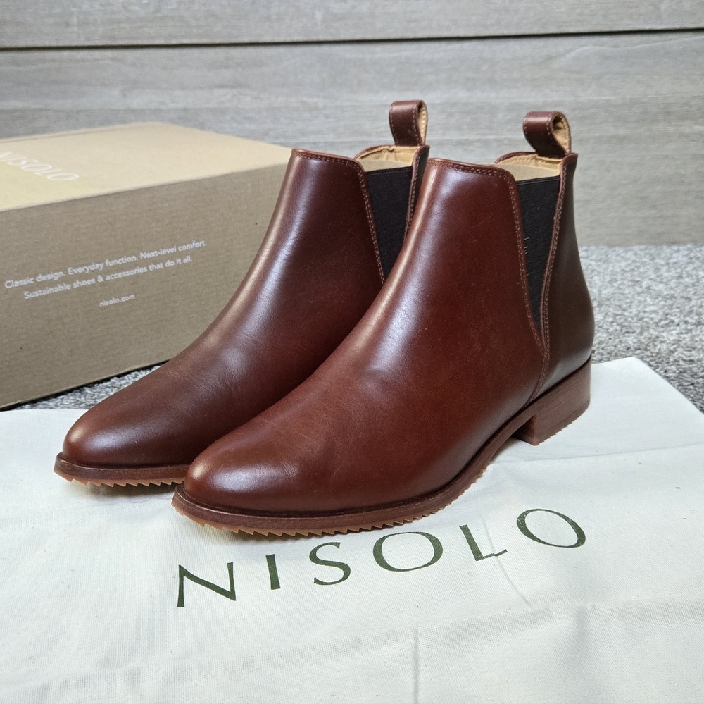 Nisolo Eva Everyday Chelsea Boot NEW size 7.5 In Auburn